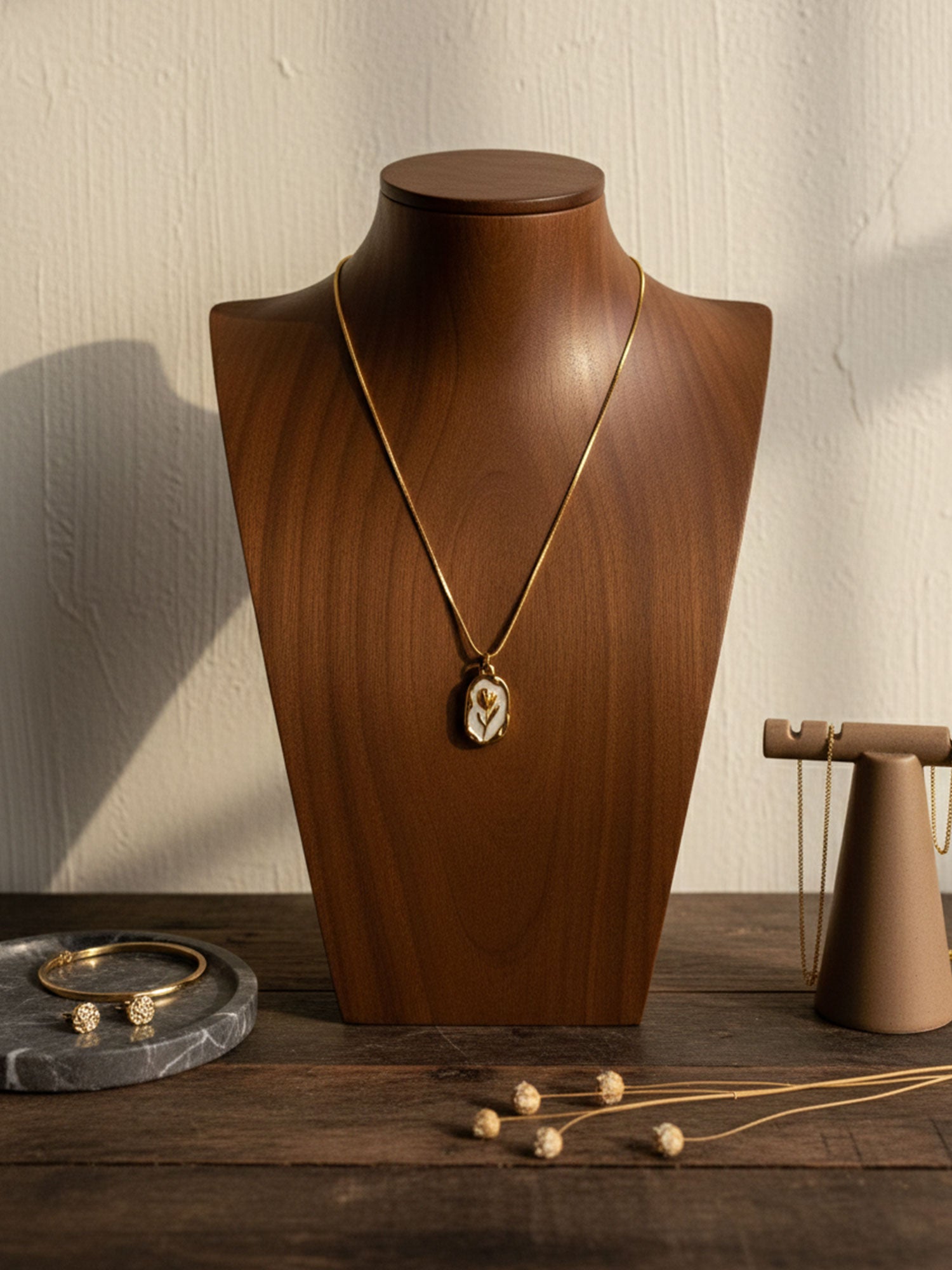 Golden Petal Oval Necklace